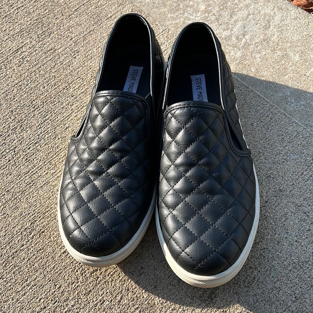 Steve Madden Black Quilted Loafers